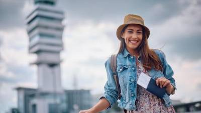 Siempre es buena idea llevar copias de tus documentos importantes (pasaporte, identificación, tarjetas de crédito) en un lugar separado de los originales.