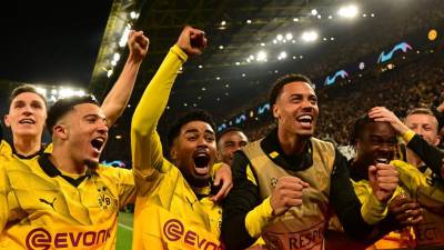 Jugadores del Dortmund celebraron a lo grande el pase a semifinales.