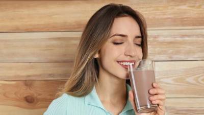 La avena es una fuente de carbohidratos complejos que proporcionan energía sostenida.