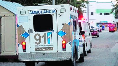 Ambulancias ingresan a la Emergencia del Catarino Rivas.