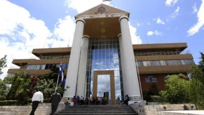 Los magistrados del TSC duran siete años en el cargo. La presidencia se rota cada año entre los tres titulares.