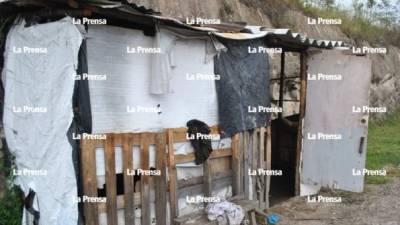 En el interior de esta pequeña caseta de venta de diessel clandestino fueron hallados los cuerpos de los malogrados jóvenes.