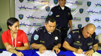 La Policía firmó un convenio de apoyo a la Fundación.