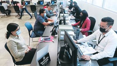 <b><span class=mln_uppercase_mln>Erogación.</span></b> El 51% de los gastos ejecutados en los seis primeros meses son para salarios de servidores públicos.