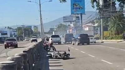 Al fatídico accidente ocurrió a cercanos metros del puente que conduce hacia la Unah-VS.