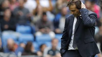 Luego de la derrota de 1-2 del Real Madrid ante Levante, el entrenador Julen Lopetegui ha quedado en la cuerda floja y en España ya se habla de que sería despedido en las próximas horas. Además, medios españoles han revelado los entrenadores candidatos para estar en el banquillo del club blanco. FOTOS EFE Y AFP.