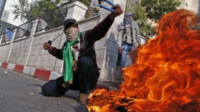 El jeque Hasan Yousef, líder del movimiento islamista Hamás en Cisjordania, dijo que 'El Viernes de la Ira es una respuesta a Trump. Marchamos para frenar cualquier violación de la ocupación contra nuestro pueblo y nuestros lugares sagrados'./ AFP PHOTO / HAZEM BADER