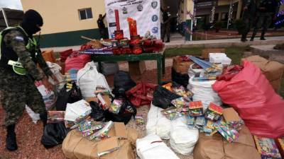 El cargamento de explosivos estaba escondido entre mercaderíasen las bodegas de un mercado capitalino.