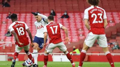 El argentino Erik Lamela adelantó al Tottenham con una rabona espectacular. Foto Agencia EFE.