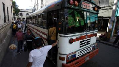 El transporte público es constantemente víctima de asaltos y extorsiones en Honduras.