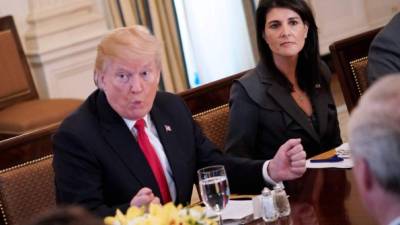 Trump y la embajadora Nikki Haley almorzaron ayer con los miembros del Consejo de Seguridad de EEUU ante la ONU.