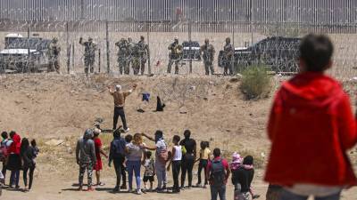 Migrantes en la frontera de México y Estados Unidos.