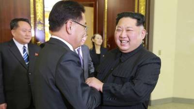 Kim Jong-Un dialogó con el líder surcoreano Chung Eui-yong, en el primer acercamiento del mandatario norcoreano al Sur. //AFP.