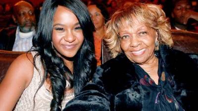 Bobbi Kristina con su abuela Cissy Houston.