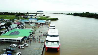 Los pasajeros disfrutaron de las actividades organizadas por las autoridades.