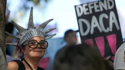 En Texas, estado que ocupa el segundo lugar con más numero de 'soñadores', organizaciones como United We Dream trabajan para ubicar y ayudar a los 'soñadores' que se han visto afectados por el huracán Harvey y los asisten para que envíen su solicitud a tiempo.