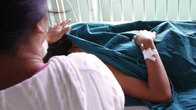 Una niña de 10 años fue víctima de una bala perdida tuvo que ser sometida a una operación de emergencia