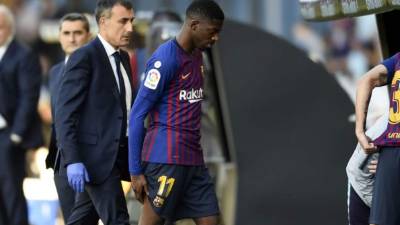 Ousmane Dembélé salió lesionado en los primeros minutos del partido contra el Celta. Foto AFP