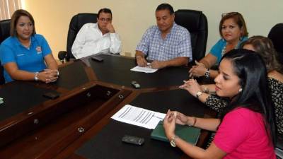 Las autoridades municipales durante el anuncio del festival esta semana.