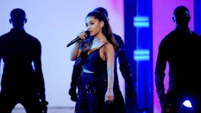 Ariana Grande dijo sentirse 'destrozada' tras el ataque terrorista en su concierto en Manchester.