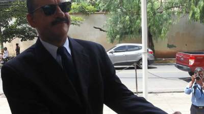 El diputado Augusto Cruz Asencio en su llegada al Ministerio Público.