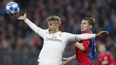 Mariano Díaz ingresó en la segunda parte pero no pudo evitar la derrota del Real Madrid. FOTO AFP.