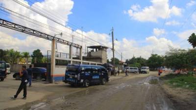 Luego de la muerte de tres de sus compañeros, en el punto de la Ruta 2 había hermetismo ayer.