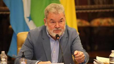 El alcalde Roberto Contreras es de los personales políticos que en su tiempo libre disfruta del fútbol.