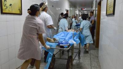 Los heridos fueron trasladados de emergencia a un hospital. AFP