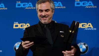 El mexicano Alfonso Cuarón tomó el sábado una ventaja decisiva en su carrera por el Oscar al ser galardonado con el premio al mejor director que entrega anualmente el Sindicato de Directores (DGA) por su película 'Gravedad'.