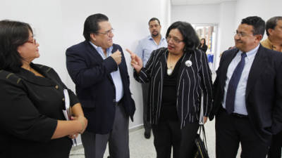 El ministro de Seguridad, Arturo Corrales, y la rectora, Julieta Castellanos