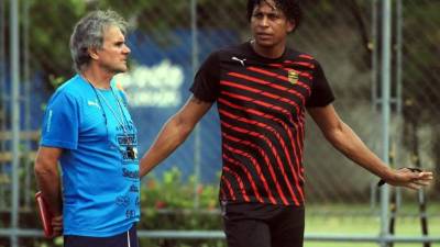 Mario Zanabria ya ha expresado su deseo de que Costly se quede en el Real España. Foto Delmer Martínez