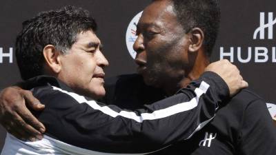 Maradona y Pelé dejaron a un lado las diferencias.
