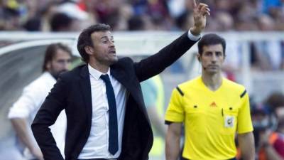 Luis Enrique dirigiendo a su equipo ante Rayo Vallecano.