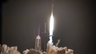 Starlink tiene como objetivo poner en órbita miles de satélites artificiales para la creación de una red de internet global. Fotografía: EFE /