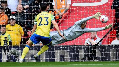 Con grandes atajadas de Keylor: El Nottingham cae ante el Liverpool