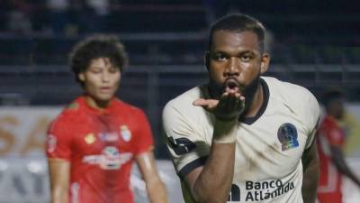 Jorge Benguché celebrando su golazo que abrió el marcador en el Real Sociedad vs Olimpia.