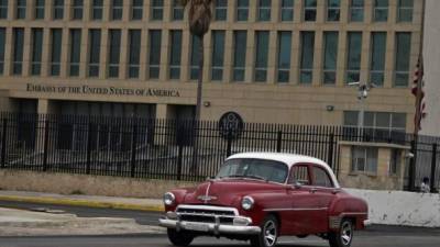 El problema surgió en 2016 cuando diplomáticos estadounidenses y sus familias en Cuba se quejaron de hemorragias nasales, migrañas y náuseas después de experimentar sonidos penetrantes por la noche. Foto: AFP
