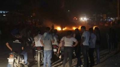 Pobladores se tomaron la noche del miércoles la carretera a Ticamaya en protesta por los constantes cortes de energía que los afecta desde hace 15 días.