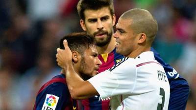 Pepe niega que sea un defensa duro a pesar de la fama que le acompaña desde que viste la camiseta del Real Madrid y atacó a Neymar.