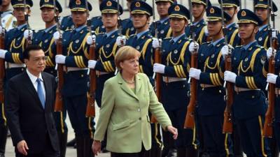 La canciller alemana Angela Merkel durante su gira en China se abstuvo de opinar sobre el espionaje en su país.