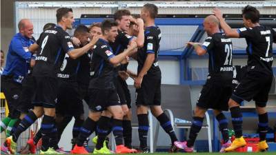 Jugadores del Paderborn celebrando un gol ante el Hanóver.