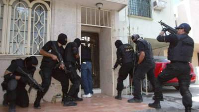 Migrantes siendo rescatados por autoridades mexicanas. Foto archivo EFE.