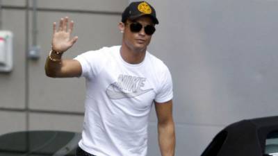 Manchester United's Portugal's forward Cristiano Ronaldo celebrates after scoring his second goal during the UEFA Champions League group F football match between Atalanta and Manchester United at the Azzurri d'Italia stadium, in Bergamo, on November 2, 2021. (Photo by Marco BERTORELLO / AFP)