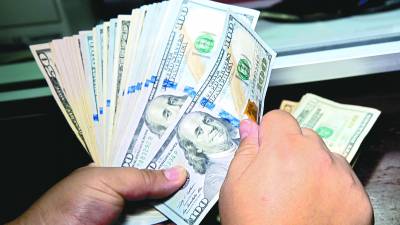 Alrededor de 231,396 cuentas de depósito en moneda extranjera pertenecen a hombres, mientras que 229,361 a mujeres.