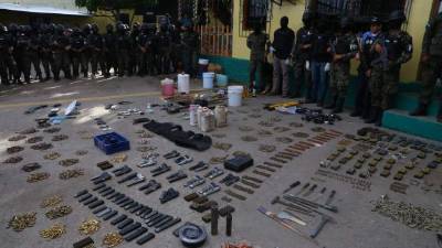 Tres granadas con gran potencia de destrucción, 15 armas automáticas, más de 7,700 proyectiles, hasta para armas de guerra, dinero, celulares, antenas, radios de comunicación con frecuencia policial, drogas y armas fueron algunos de los decomisos efectuados en los diferentes módulos del centro penal sampedrano.