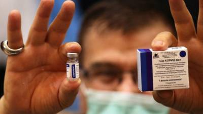 An Iranian health worker displays the Sputnik V coronavirus vaccine as the country launches its inoculation campain, at the Imam Khomeini hospital in the capital Tehran, on February, 9, 2021. - The inoculation effort for 80-million-plus population is starting with Russia's Sputnik V vaccine, authorities have said, as COVID-19 has infected 1.4 million people in Iran and killed more than 58,500, according to the health ministry. (Photo by ATTA KENARE / AFP)