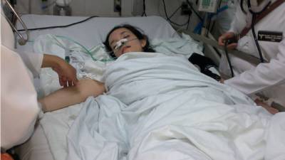 La doctora Rosibel Andino se recupera en la sala de cuidados intensivos del Hospital Escuela.