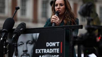 Stella Assange, esposa de Julian Assange, pide a la justicia británica no extraditar al fundador de WikiLeaks a Estados Unidos.