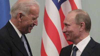 Joe Biden, presidente de EEUU, junto a Vladímir Putin, mandatario ruso. Foto EFE